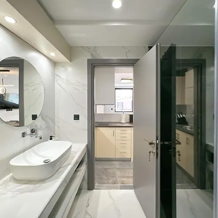 Luxury Downtown A6 *