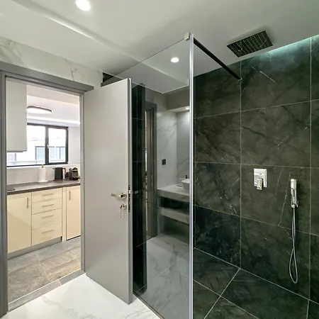 Luxury Downtown α6 Apartment *