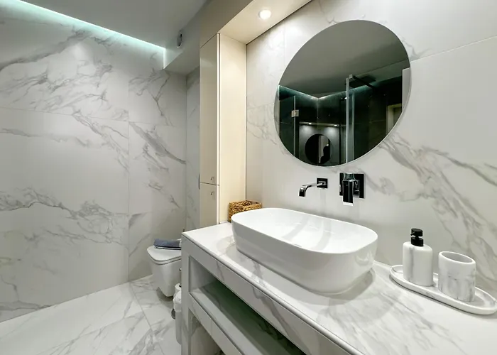 Luxury Downtown A6 *