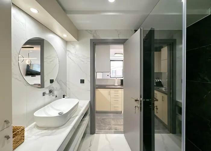 Luxury Downtown A6 *