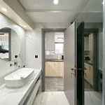 Luxury Downtown A6 *