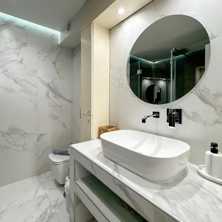 Luxury Downtown A6 *