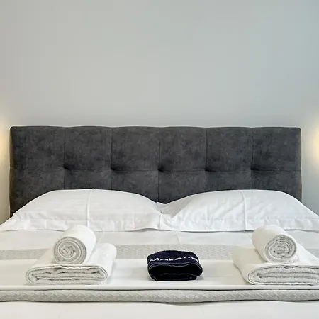 Luxury Downtown A6 *